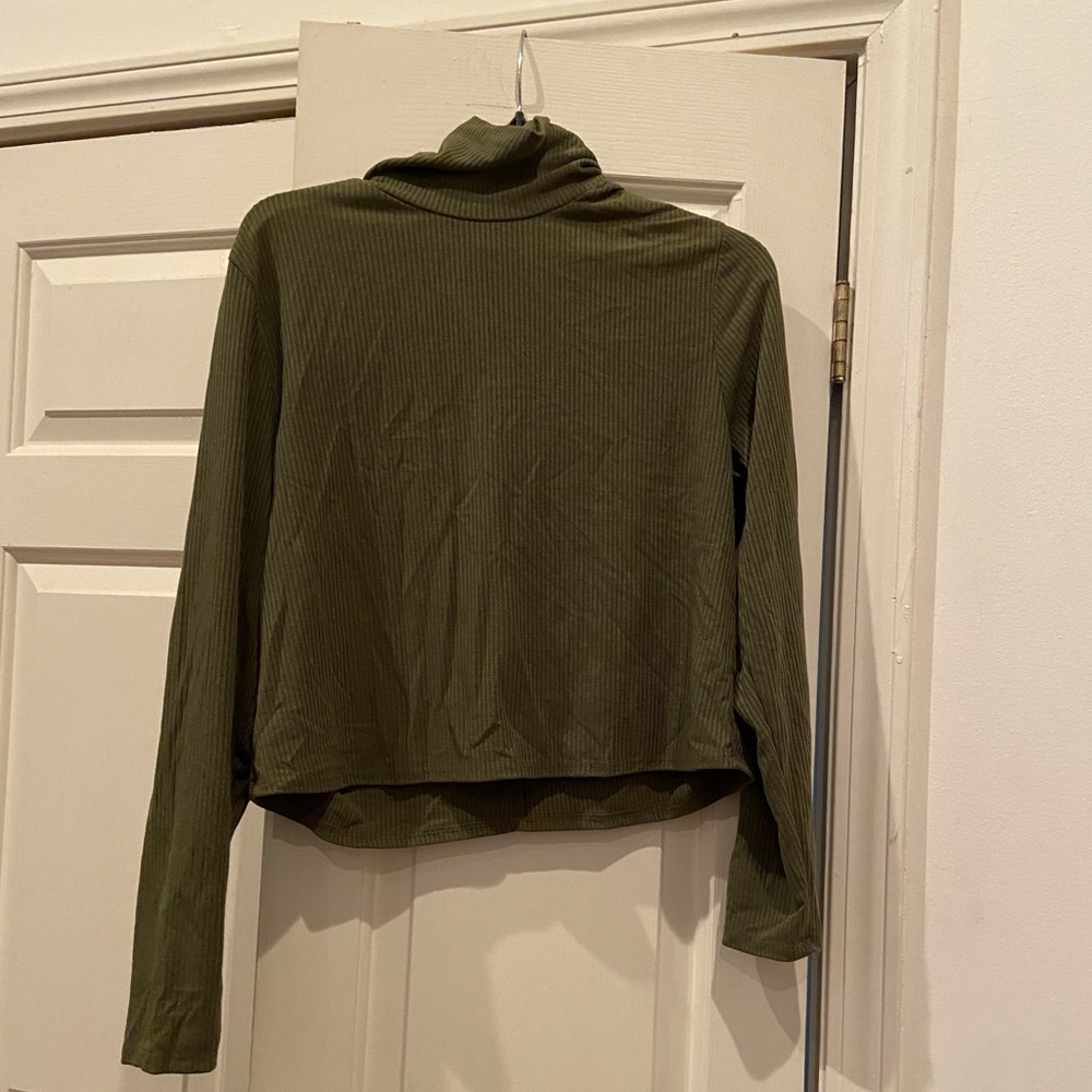 Green plus-size crop top